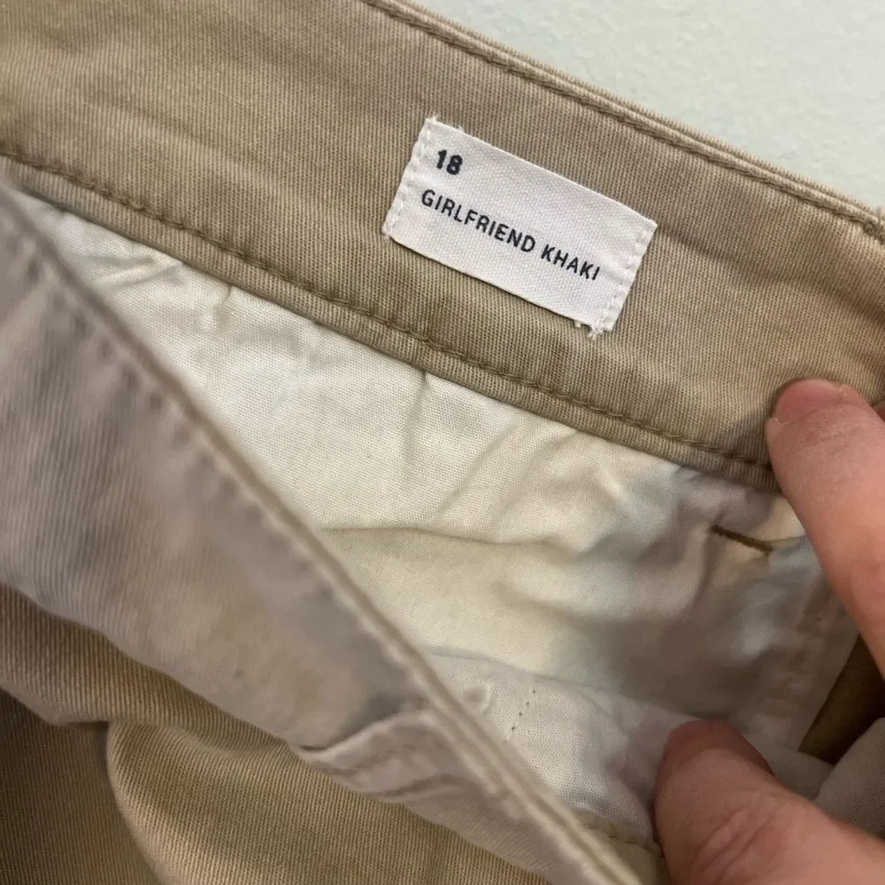 NWT Gap Classic Women’s 18 Khaki Chinos Girlfriend fit